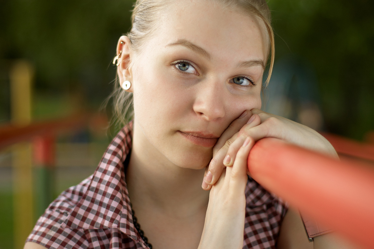 young woman thinking about what makes the best rehab