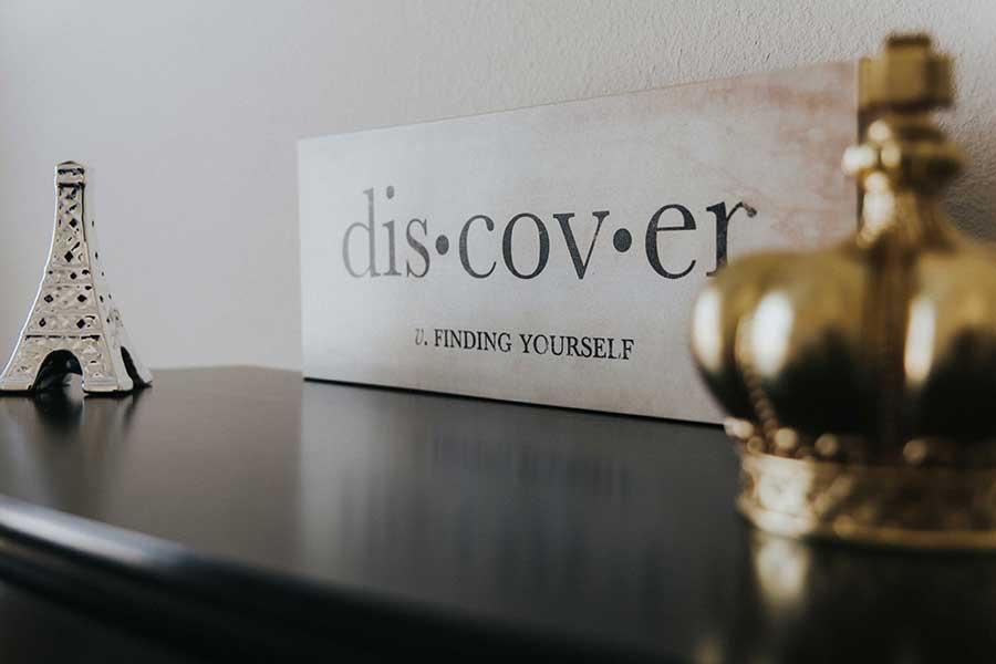 Decoration in a drug rehab home that defines 'discover'