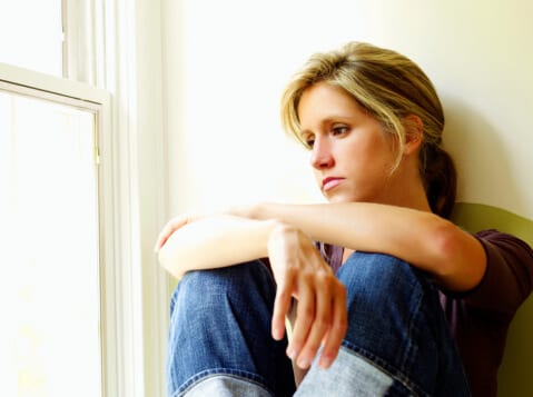 woman contemplating alcohol withdrawal timeline at open window