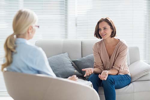 woman in psychotherapy with counselor