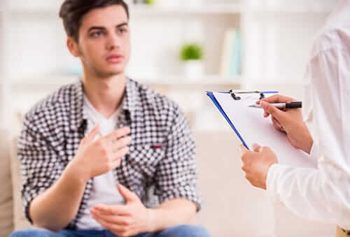 Clinician talking to young man about Oxycodone addiction symptoms