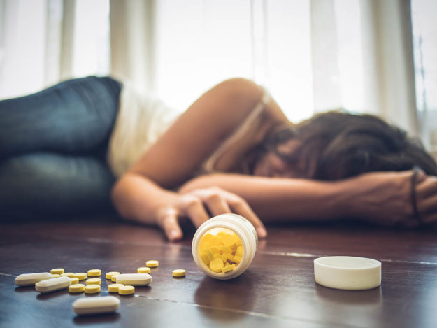 woman who overdosed needs someone who knows what to do if someone overdoses