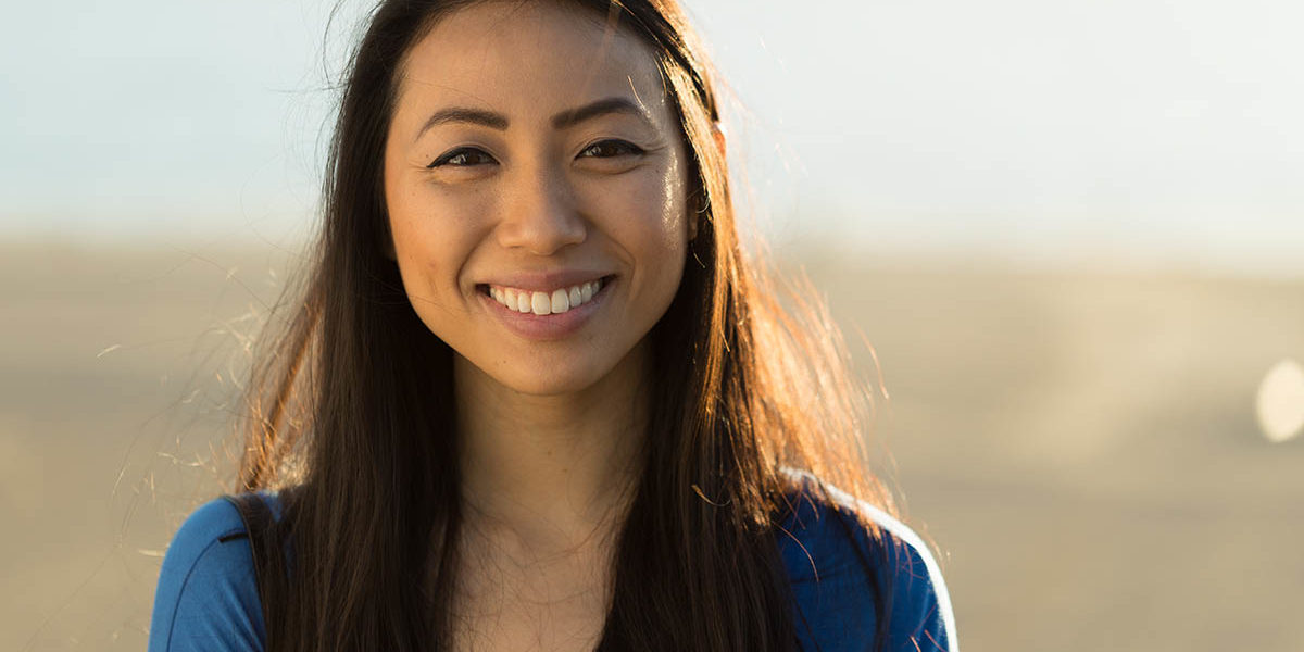 woman smiling because she knows what is smart recovery