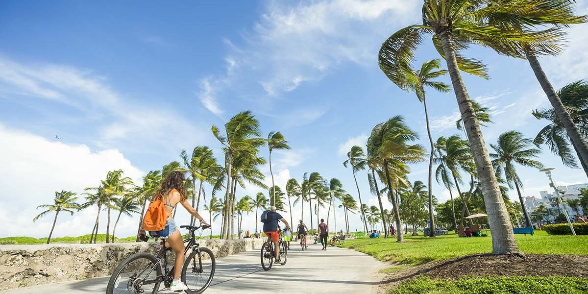 outside rehab facilities in Florida with beach paths and people biking