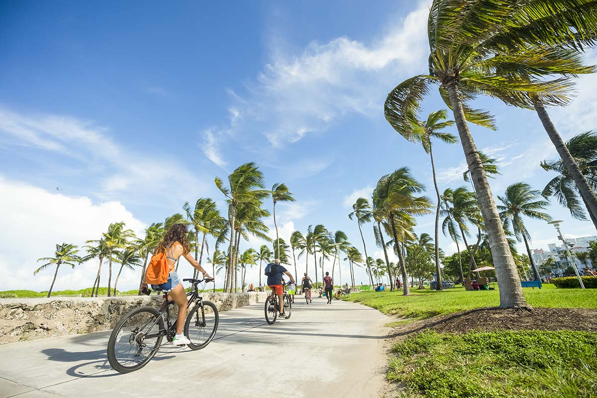 outside rehab facilities in Florida with beach paths and people biking
