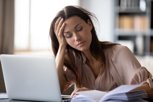 woman in front of laptop with percocet high